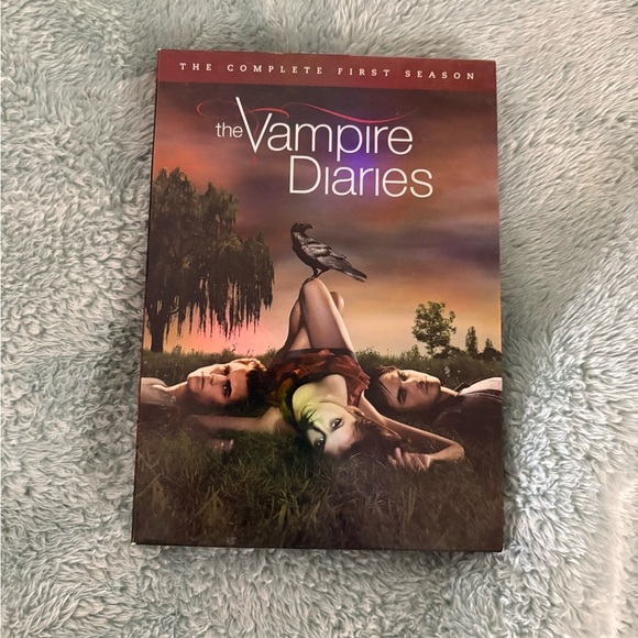 The Vampire Diaries Complete First Season DVD Set - Picture 1 of 5